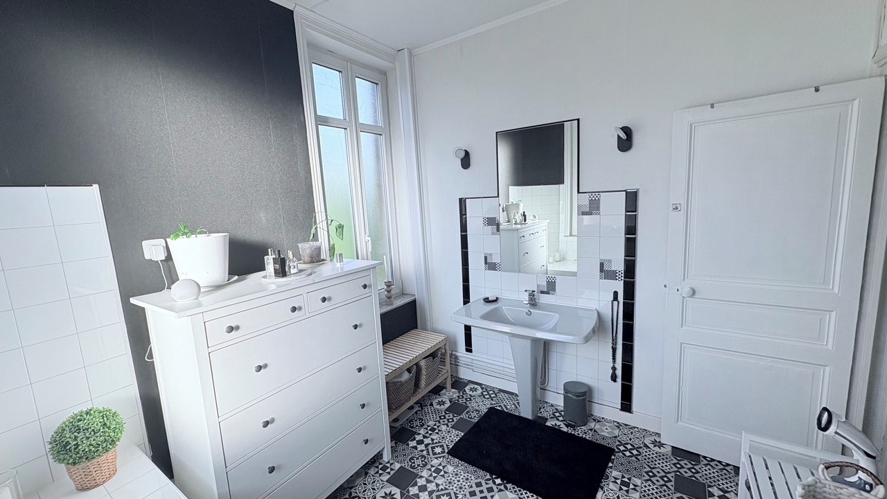 Photo of Bathroom in Charleville-Mezieres