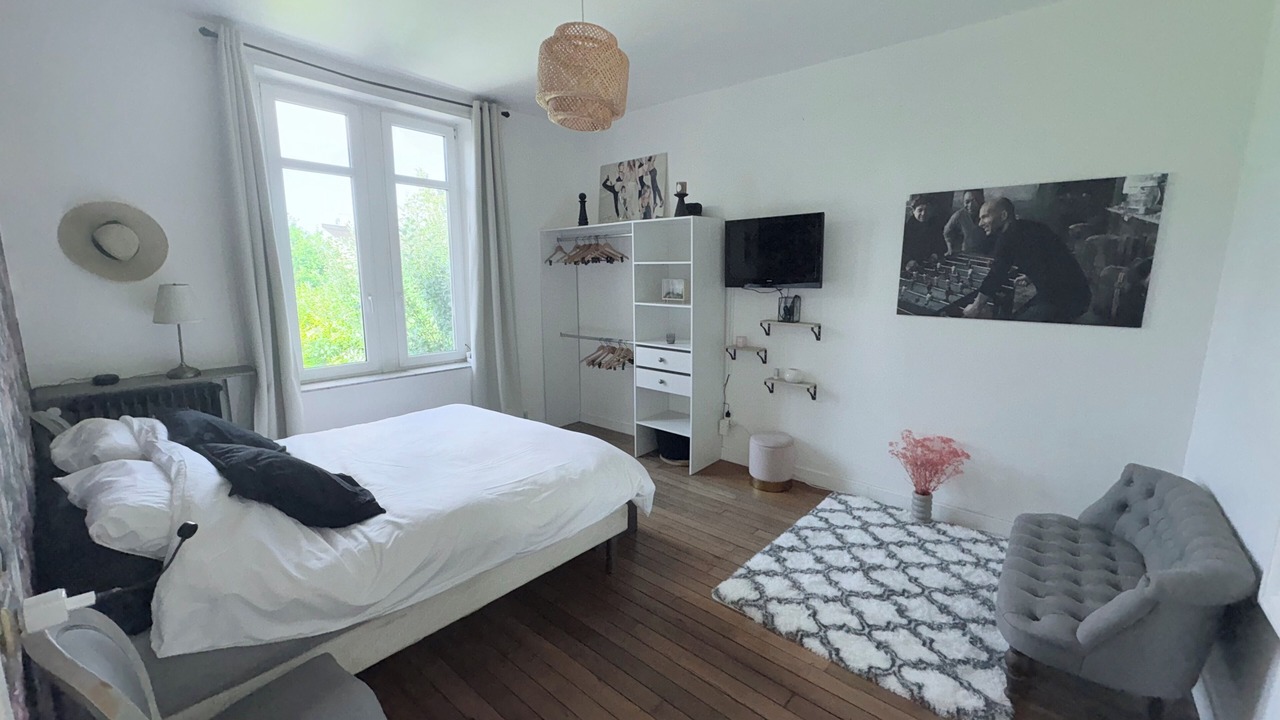 Photo of Bedroom in Charleville-Mezieres