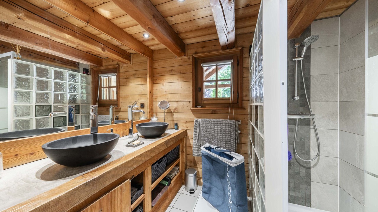 Photo of Bathroom in Forville