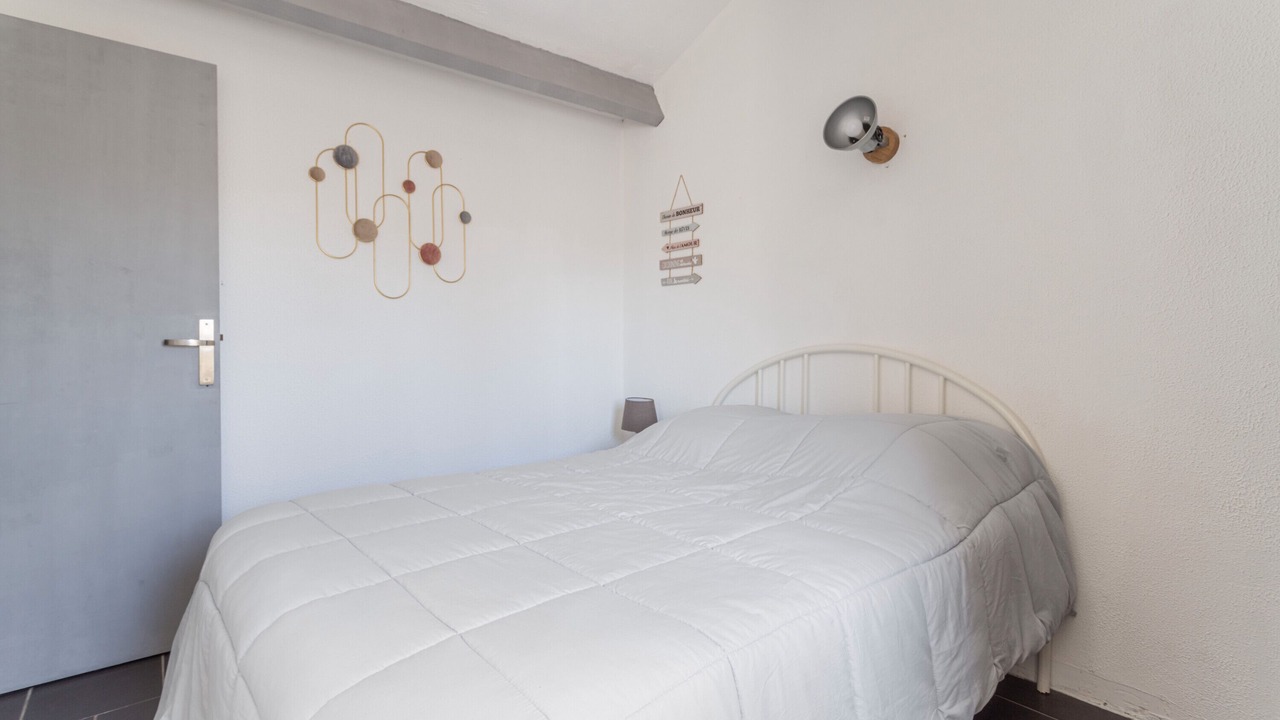 Photo of Bedroom in Roquefort-des-Corbieres