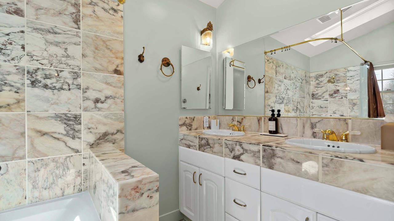 Photo of Bathroom in Marina Peninsula