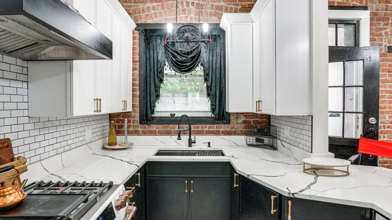 Photo of Kitchen in Stockade Historic District