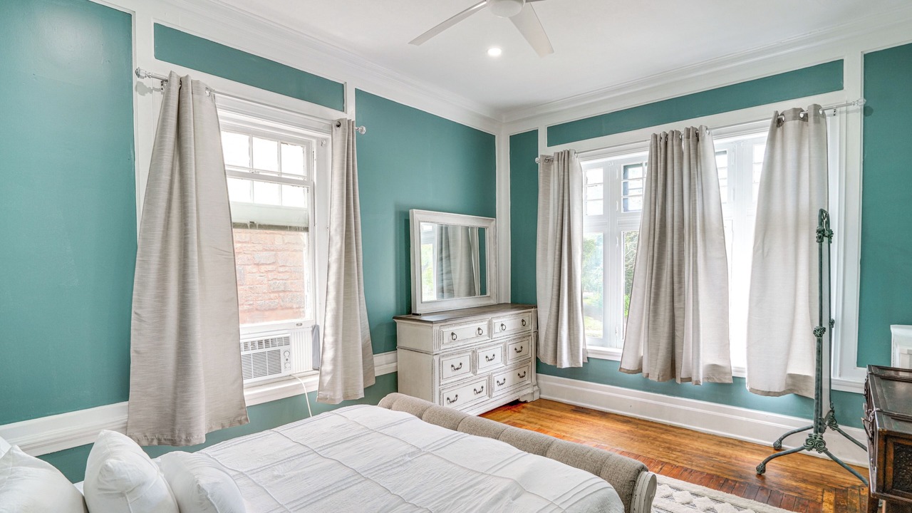 Photo of Bedroom in Stockade Historic District
