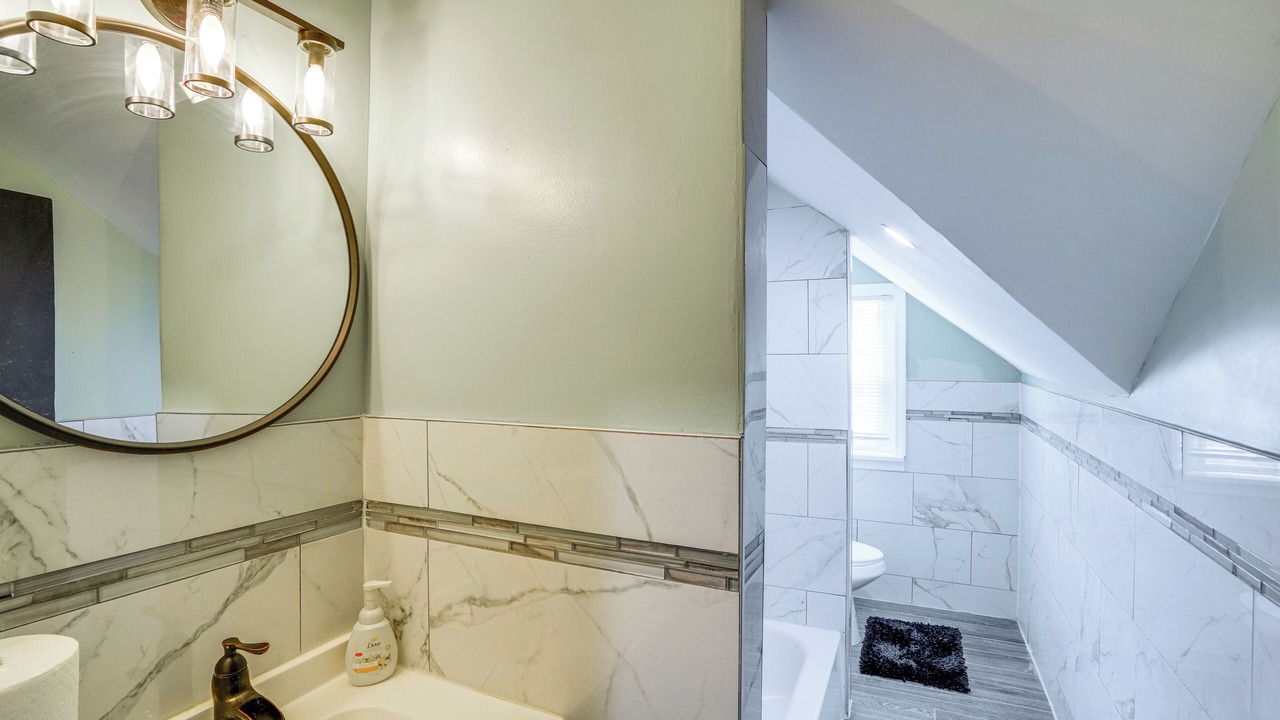 Photo of Bathroom in Stockade Historic District