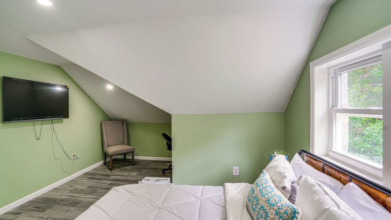 Photo of Bedroom in Stockade Historic District