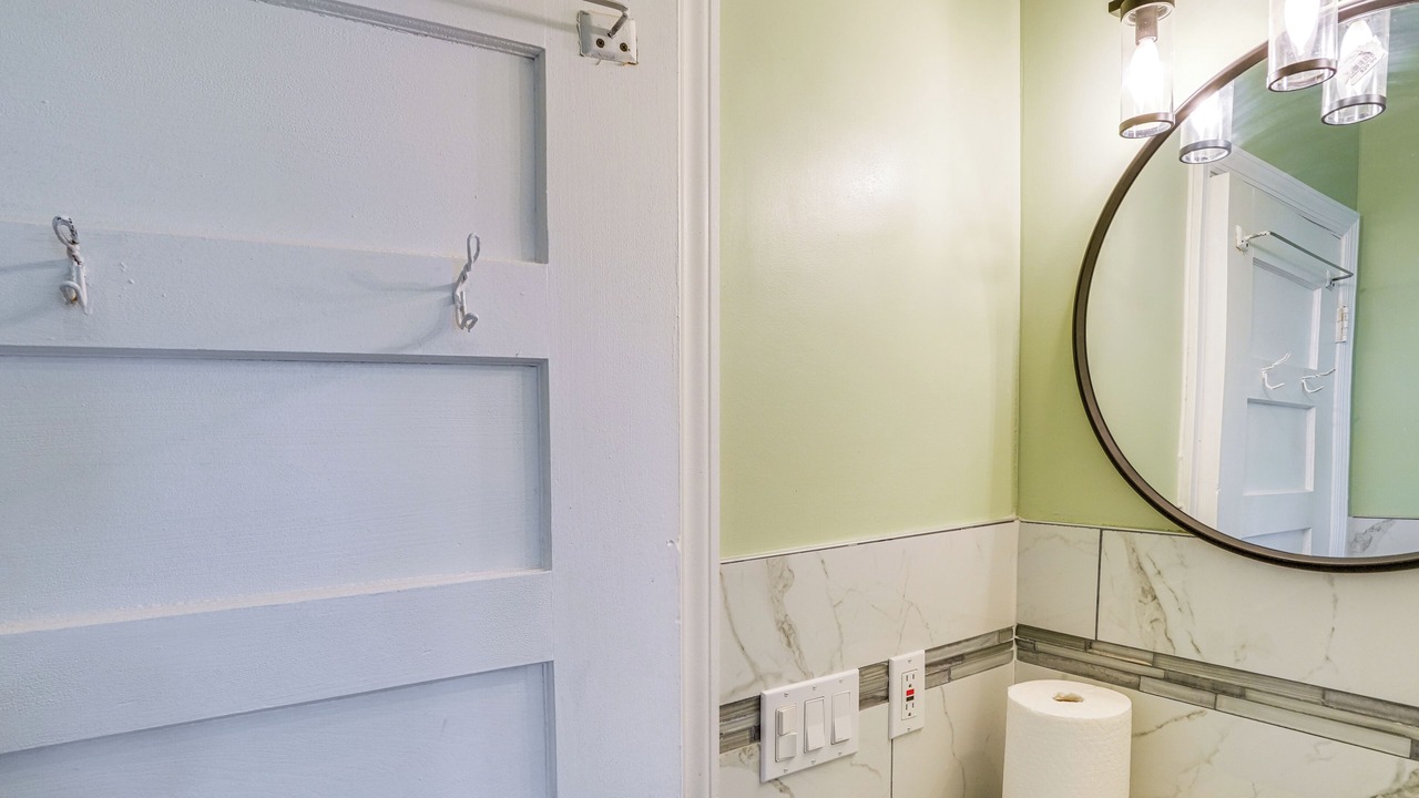 Photo of Bathroom in Stockade Historic District