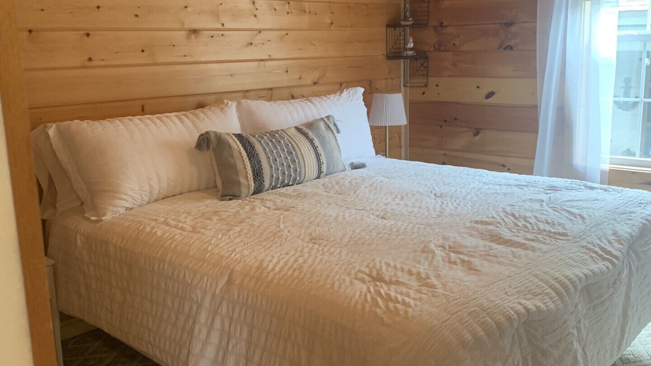 Photo of Bedroom in Kelleys Island