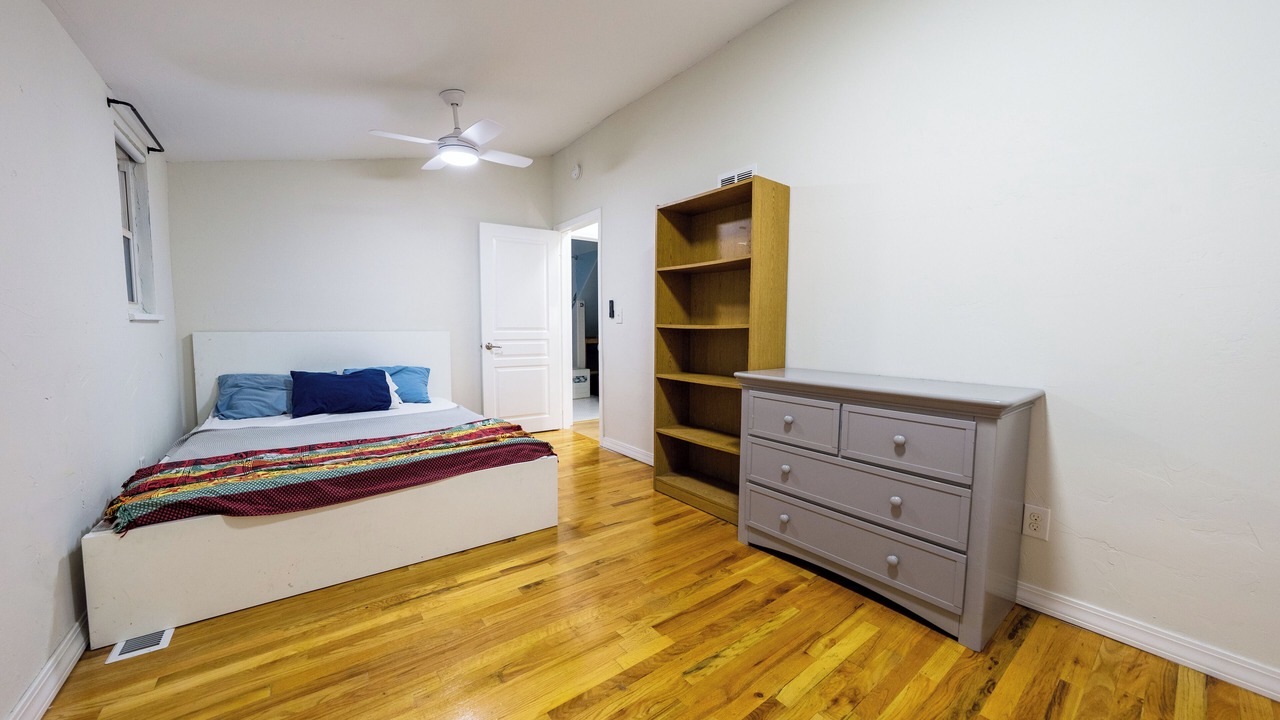 Photo of Bedroom in Villa Park