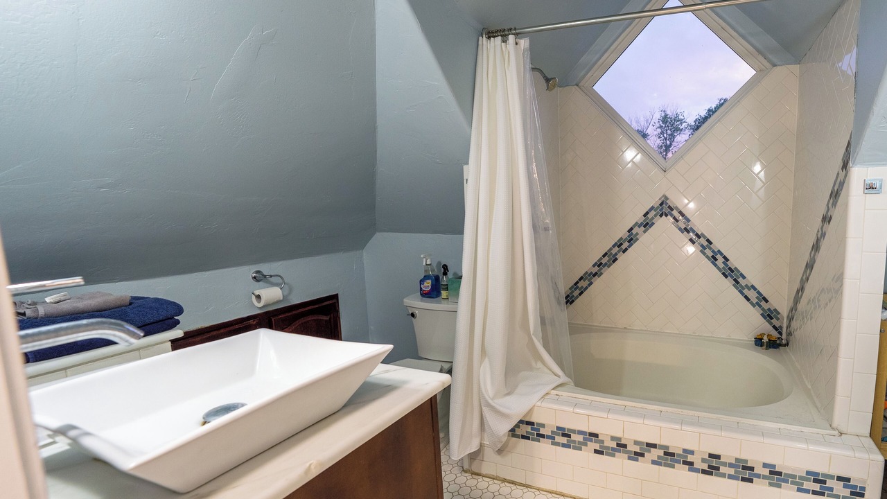 Photo of Bathroom in Villa Park