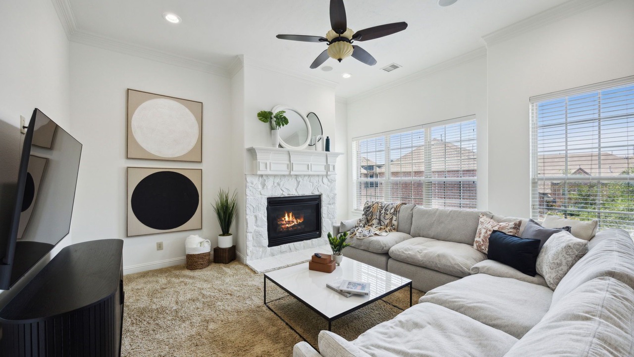 Photo of Livingroom in Legacy Town Center North
