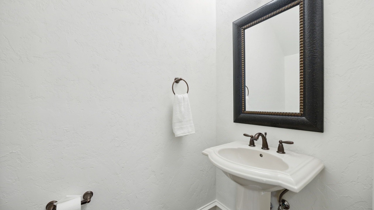 Photo of Bathroom in Legacy Town Center North