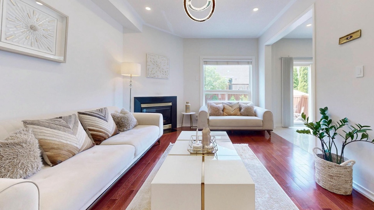 Photo of Livingroom in Richmond Hill