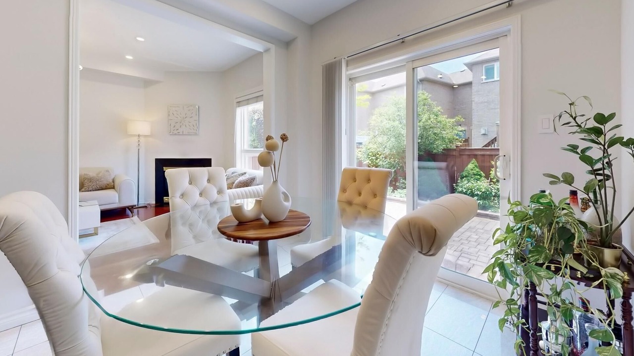 Photo of Livingroom in Richmond Hill
