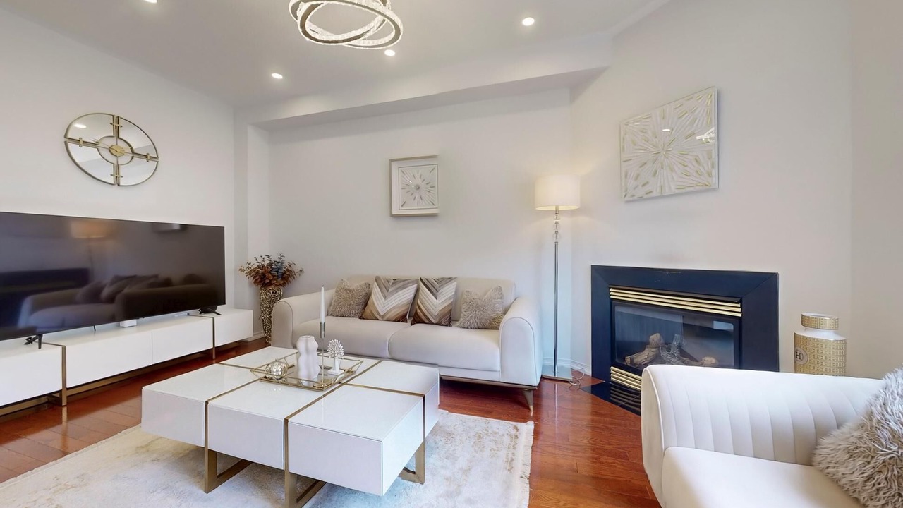 Photo of Livingroom in Richmond Hill