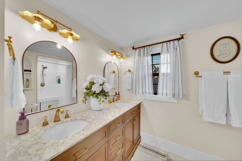 Photo of Bathroom in Cherry Street