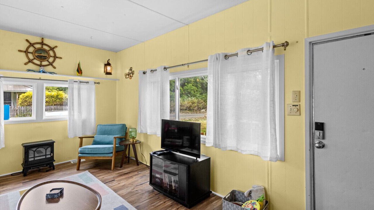 Photo of Bedroom in Rockaway Beach