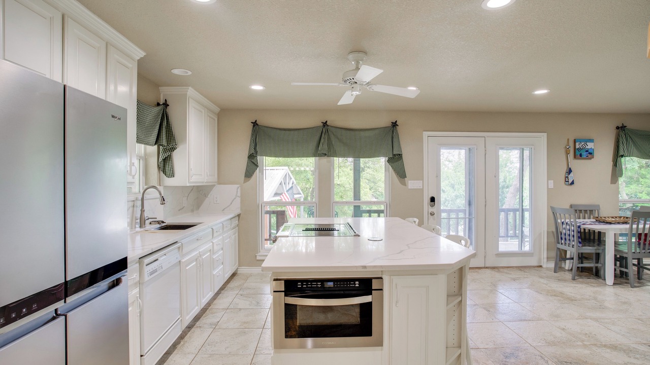 Photo of Kitchen in Lake Bridgeport