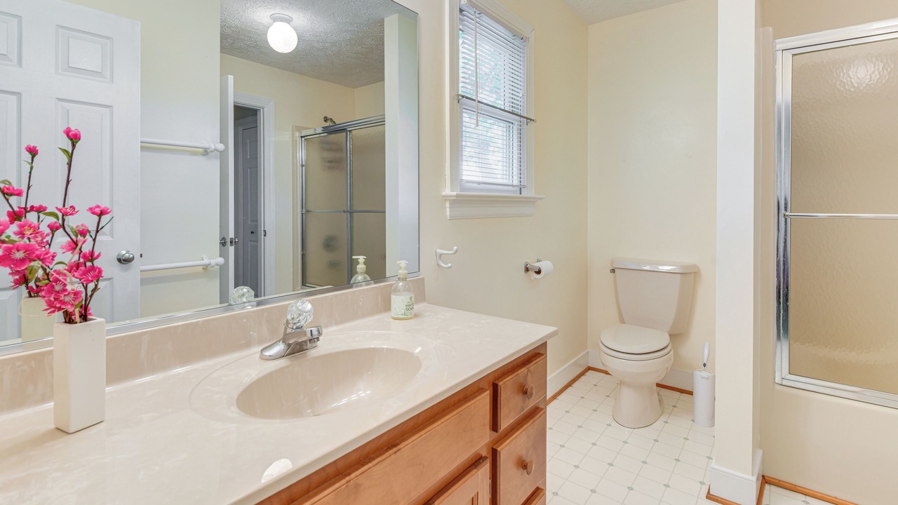Photo of Bathroom in Urbanna