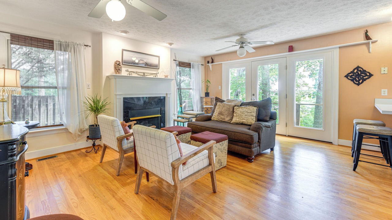 Photo of Livingroom in Urbanna