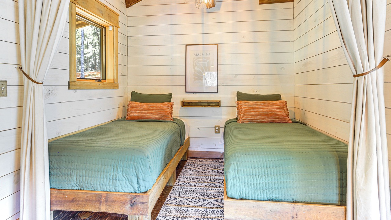 Photo of Bedroom in Thomaston