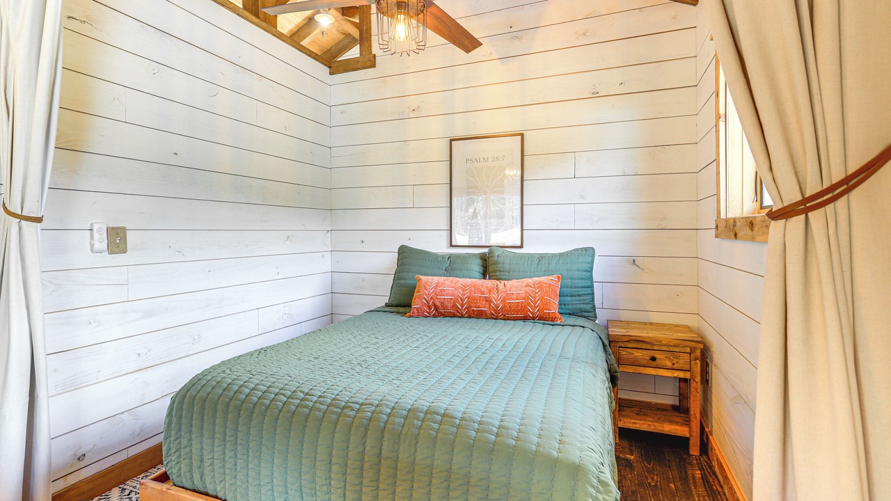 Photo of Bedroom in Thomaston