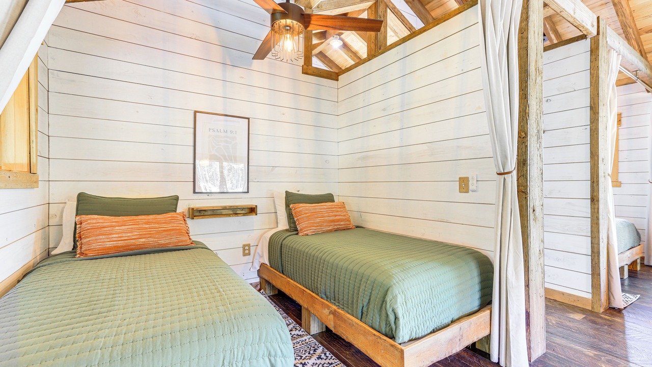 Photo of Bedroom in Thomaston