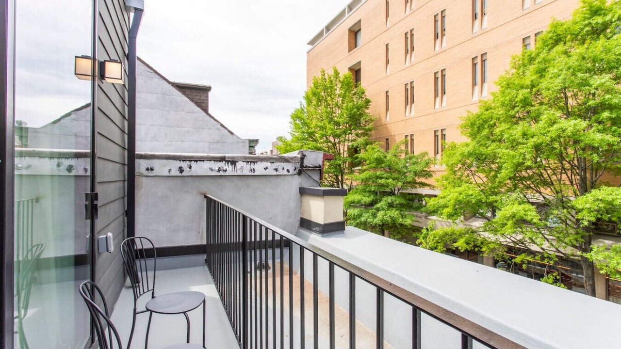 Photo of Outdoor in Washington Square West