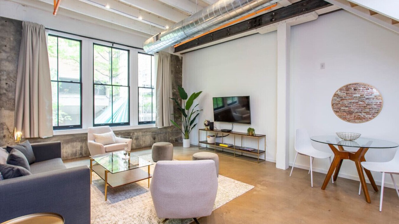 Photo of Livingroom in Washington Square West