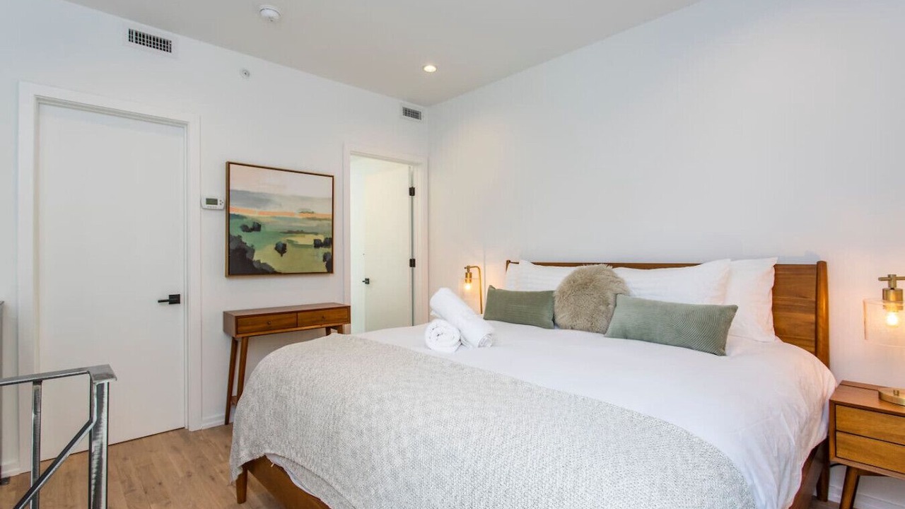 Photo of Bedroom in Washington Square West