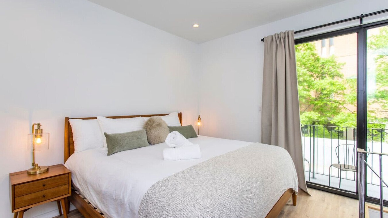 Photo of Bedroom in Washington Square West