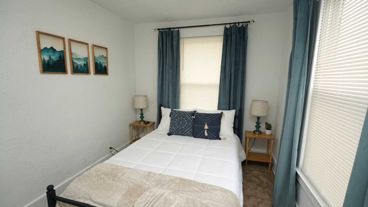 Photo of Bedroom in Elyria
