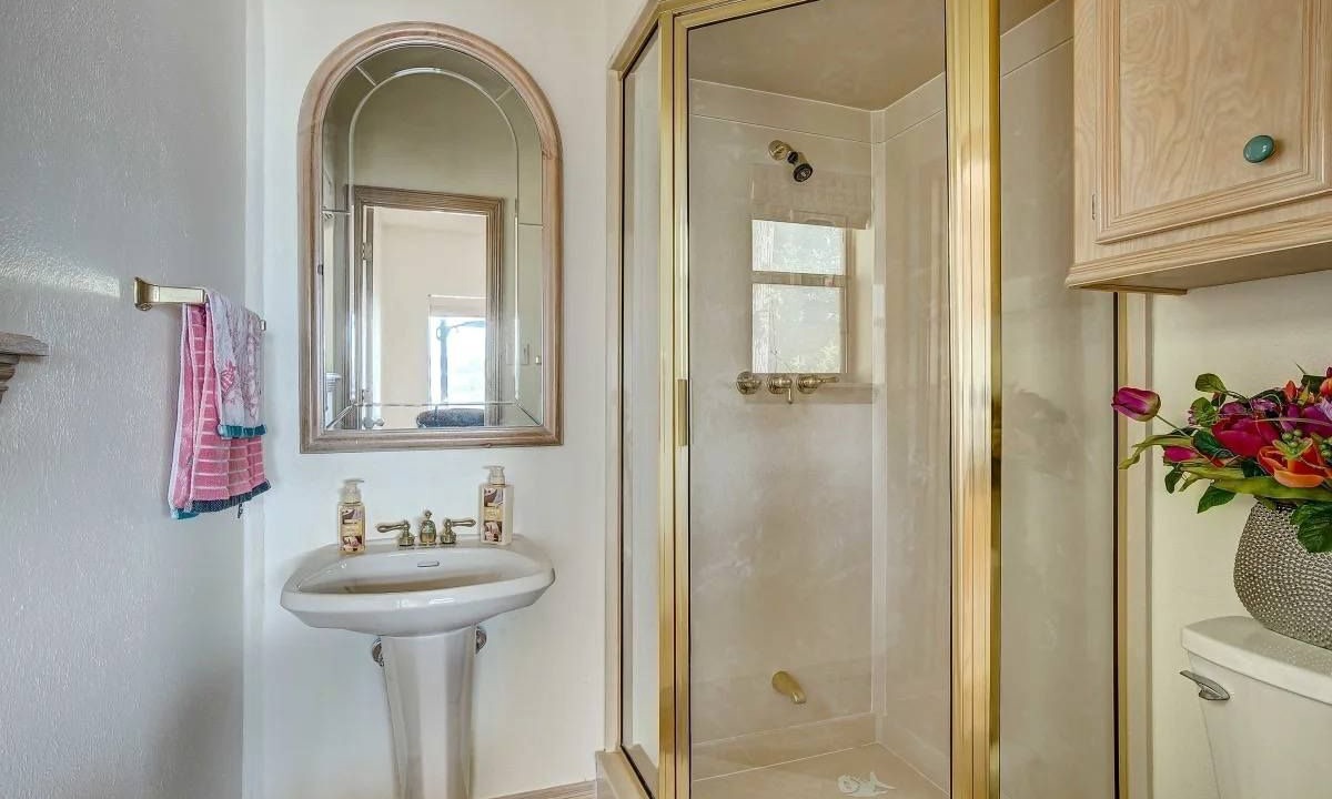 Photo of Bathroom in Willis