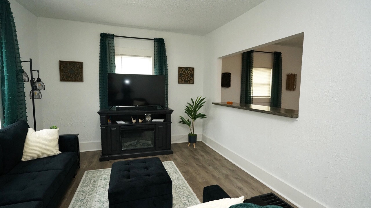 Photo of Livingroom in Elyria