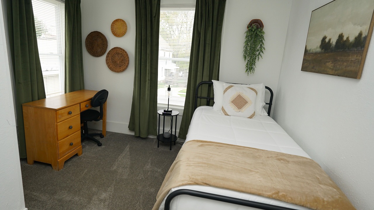 Photo of Bedroom in Elyria