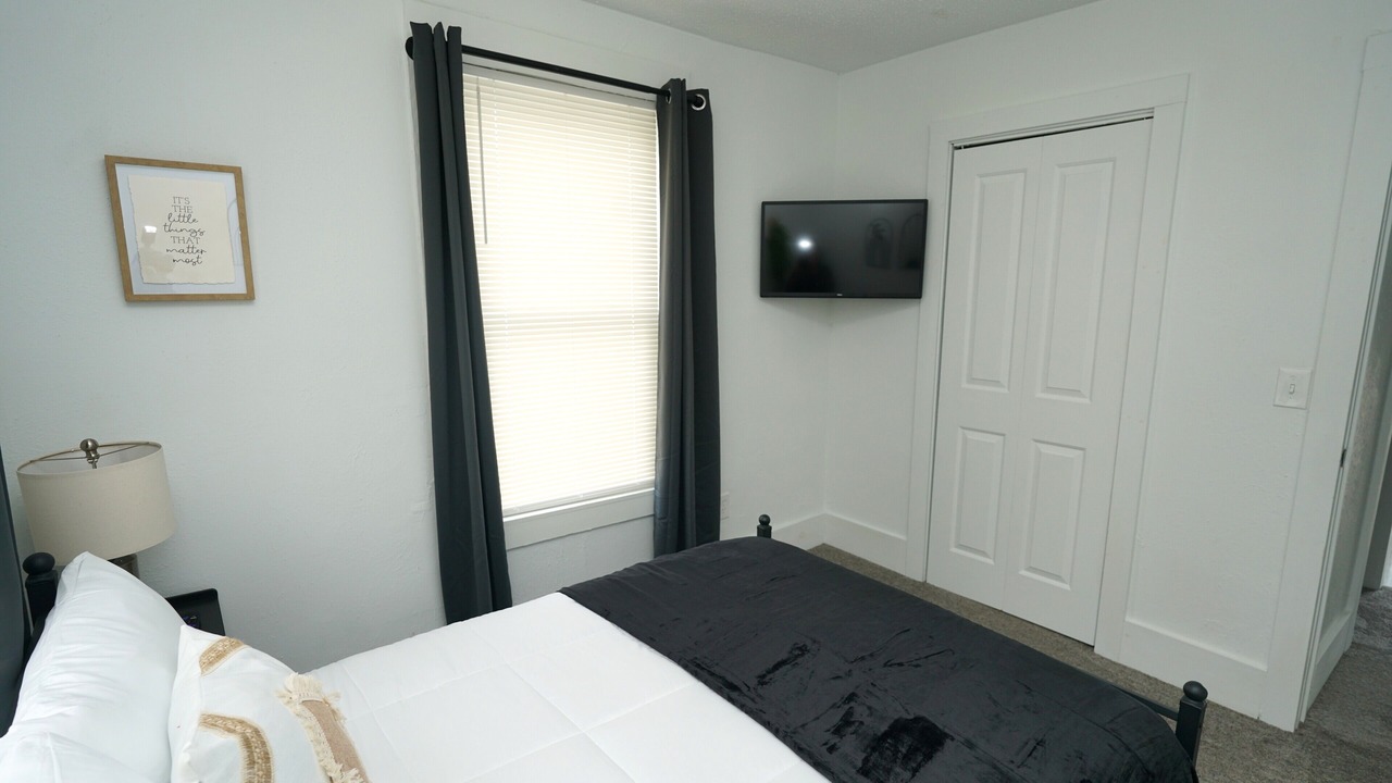 Photo of Bedroom in Elyria