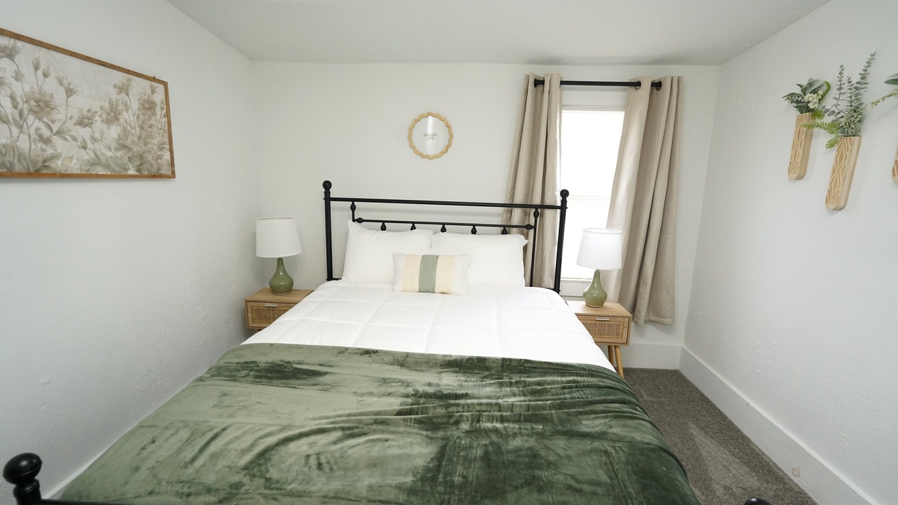 Photo of Bedroom in Elyria