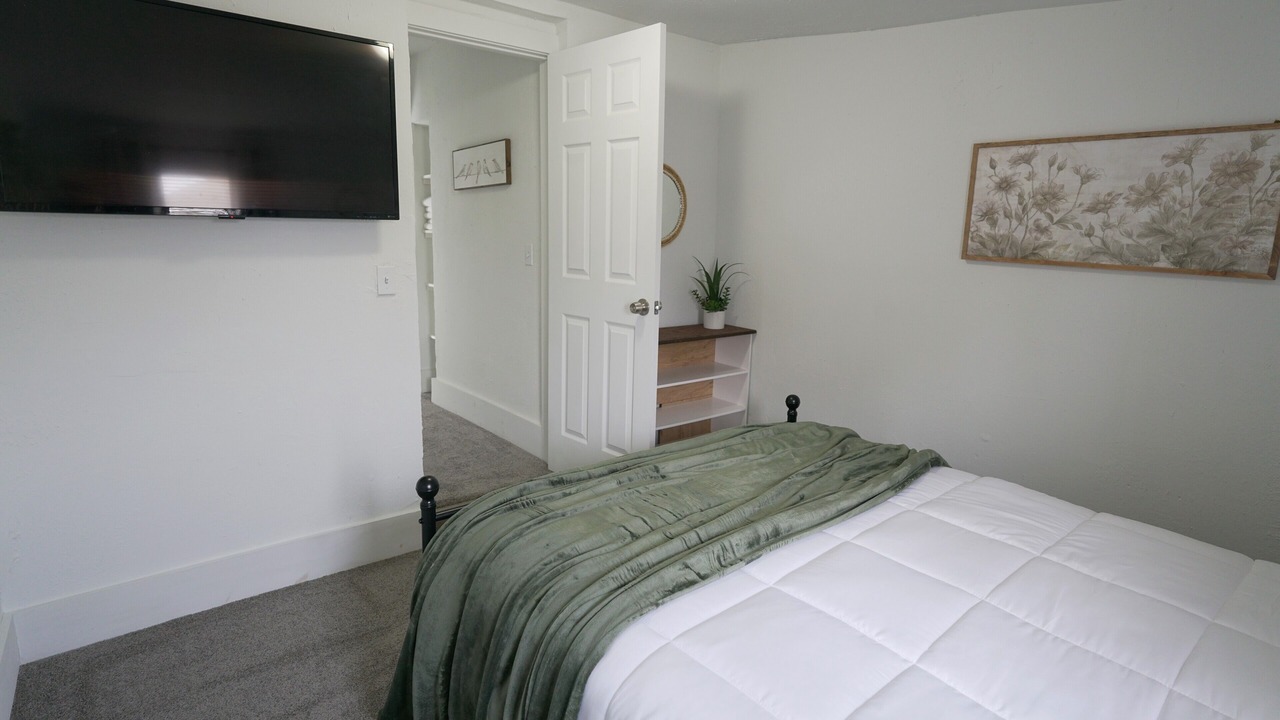 Photo of Bedroom in Elyria