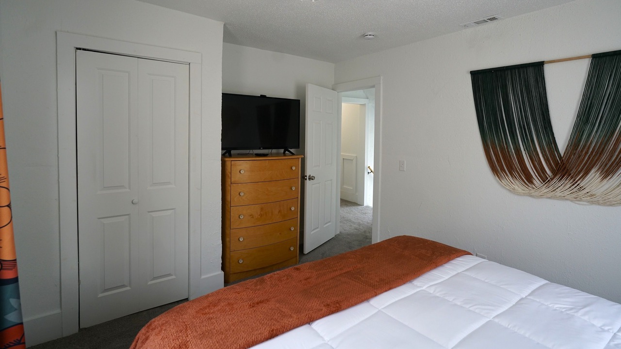Photo of Bedroom in Elyria