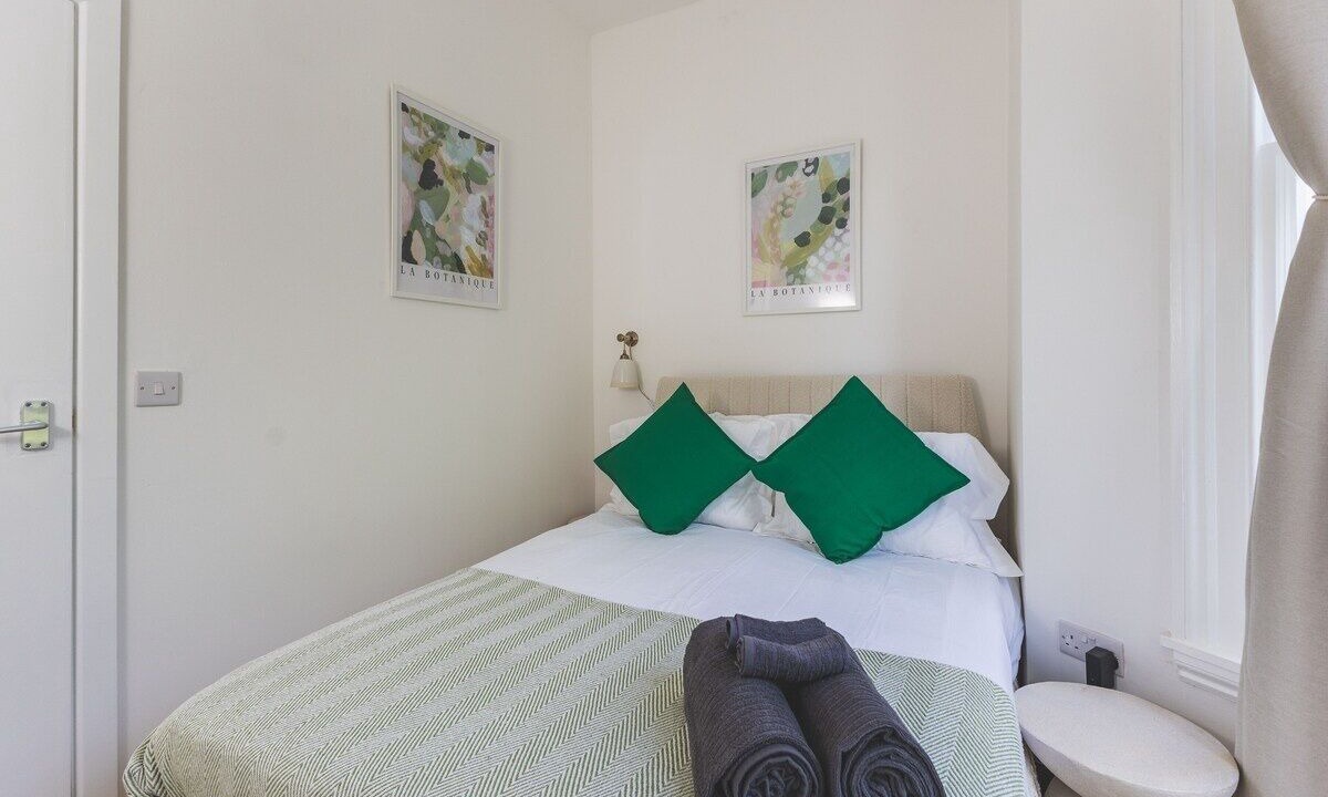 Photo of Bedroom in Highbury