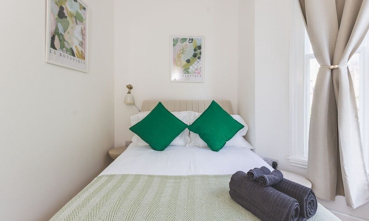 Photo of Bedroom in Highbury