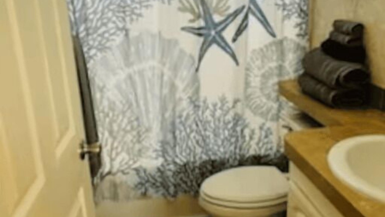 Photo of Bathroom in Bayshore Gardens
