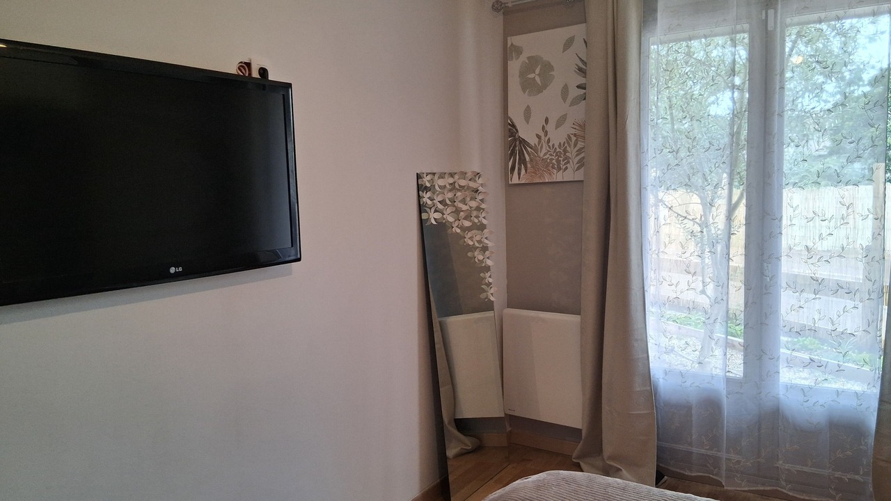 Photo of Bedroom in Plessis-le-Roi