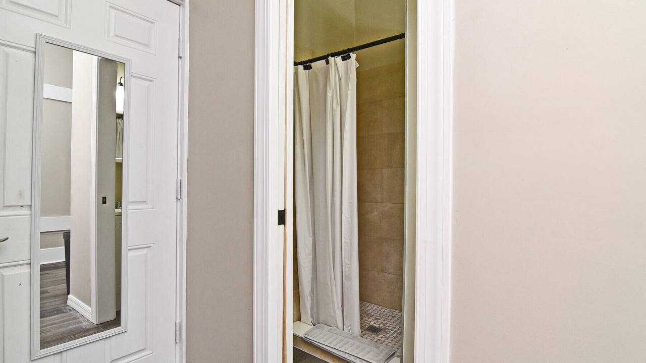Photo of Bathroom in Winter Garden