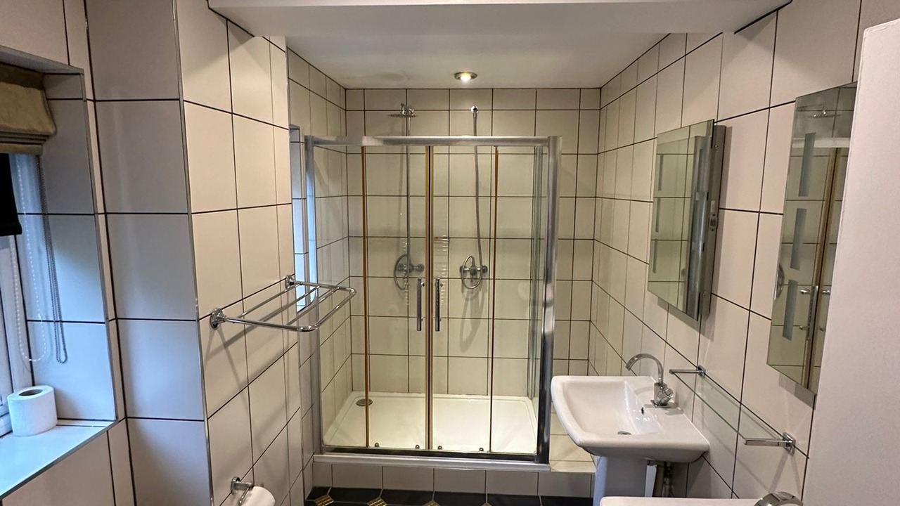 Photo of Bathroom in Wixford