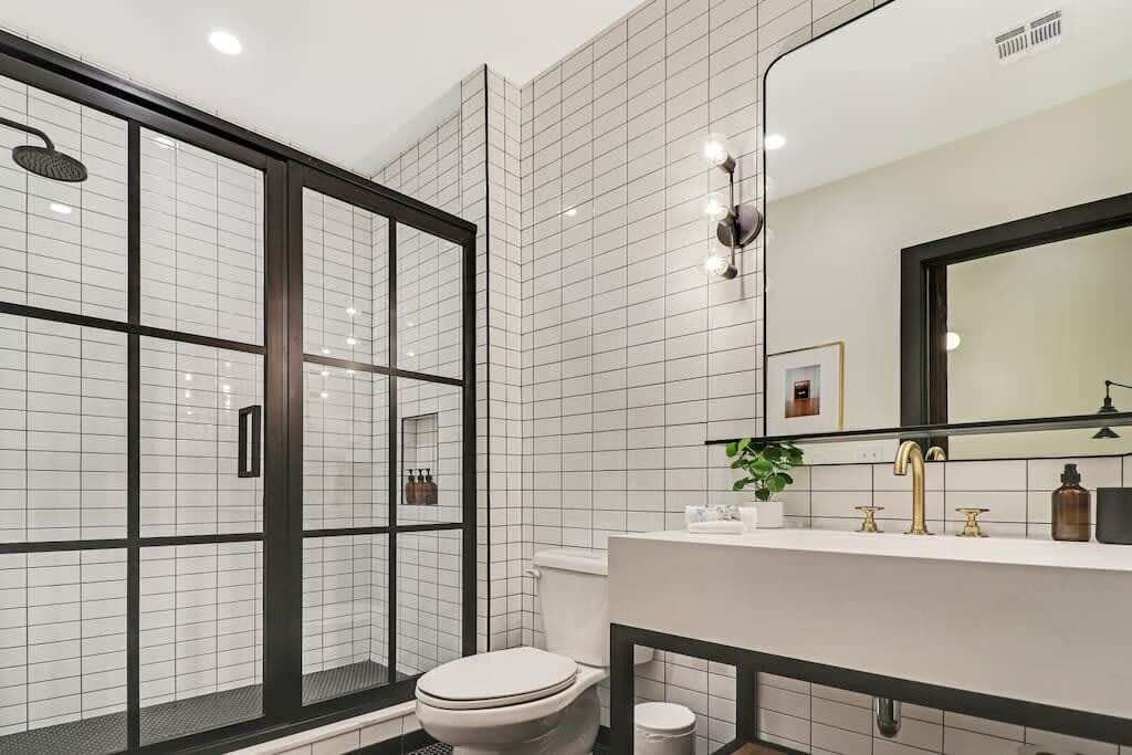 Photo of Bathroom in Arts/Warehouse District