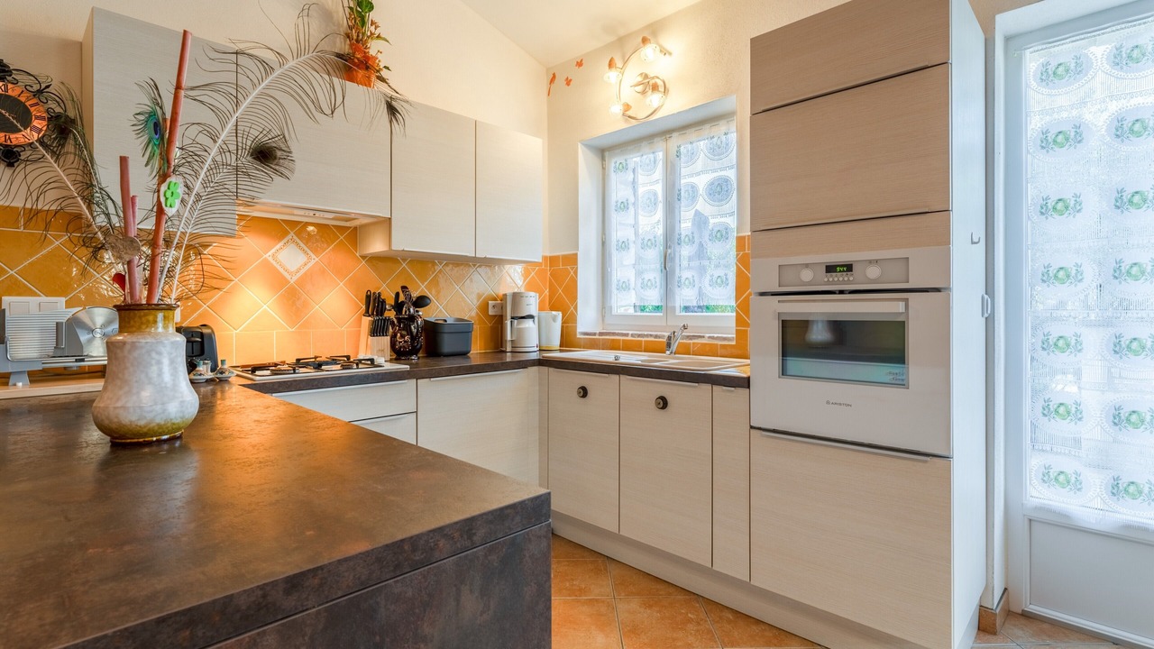 Photo of Kitchen in Laval-Saint-Roman