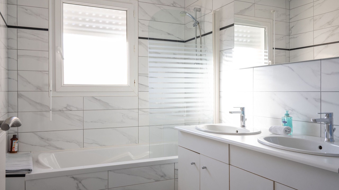 Photo of Bathroom in Mesanger