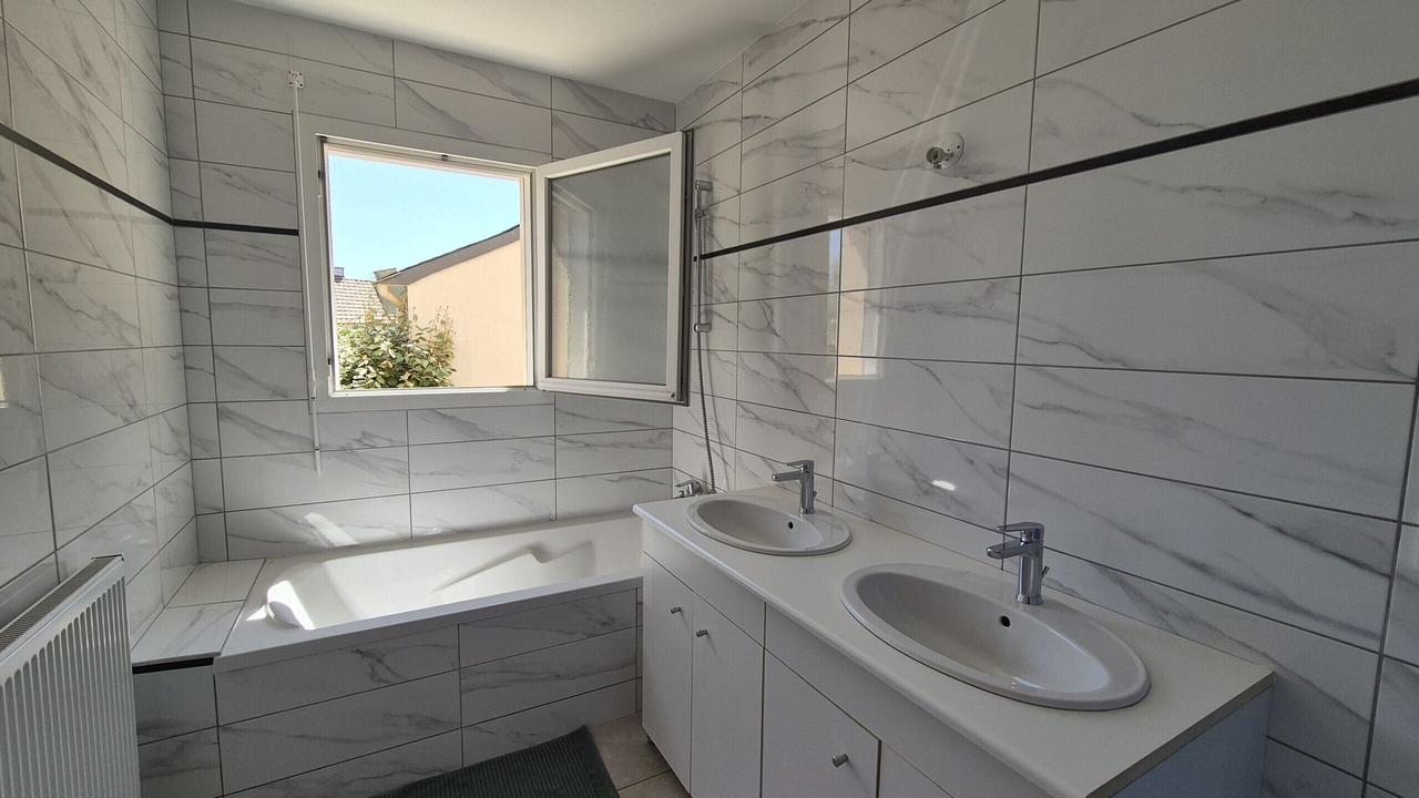 Photo of Bathroom in Mesanger