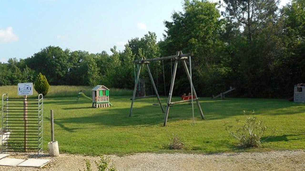 Photo of Others in Rives