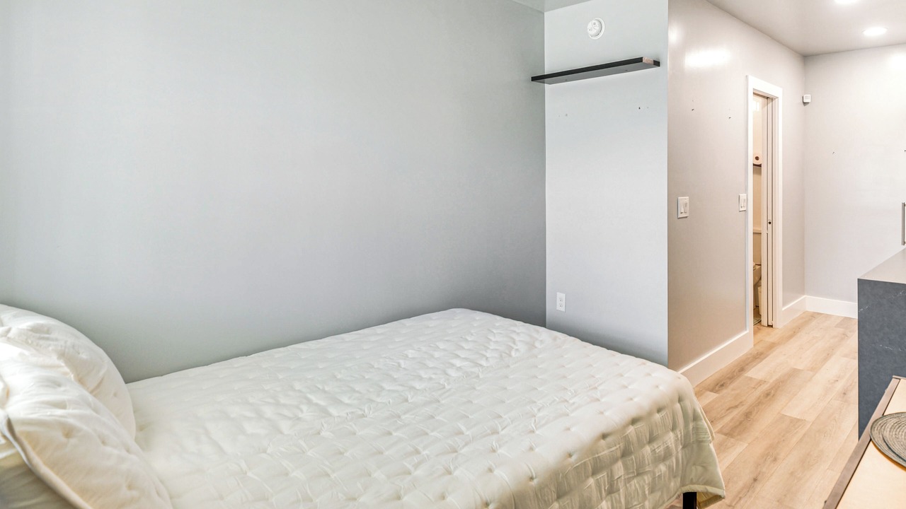 Photo of Bedroom in Rogers Seabreeze